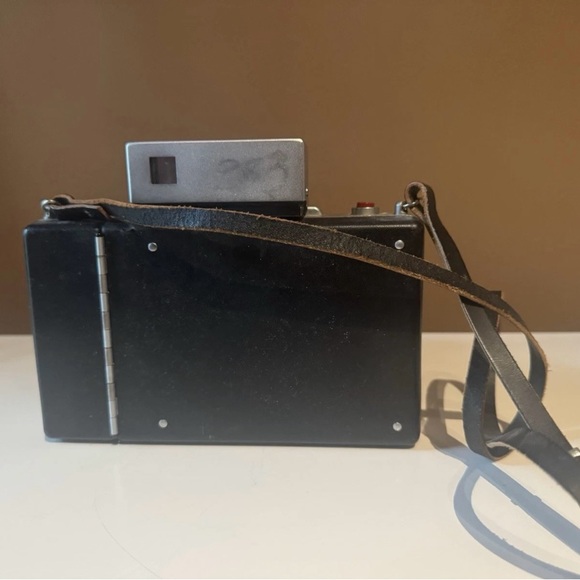 Antique Polaroid 250 Camera #vintagecameras #photography #antique 📷 - Picture 2 of 5